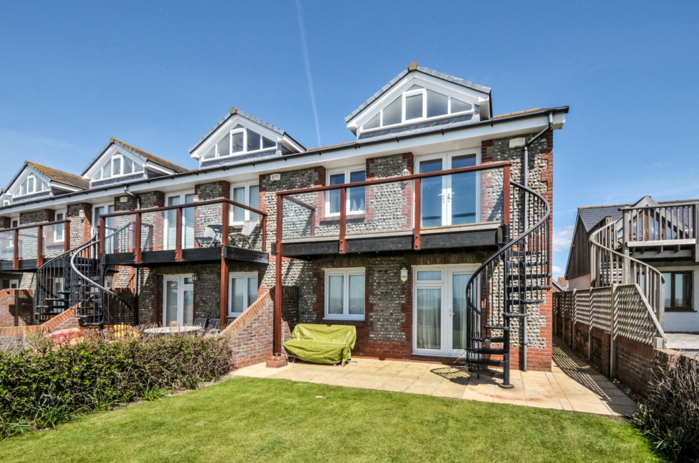 Property for Sale, East Wittering Old Barn Court Baileys Estate Agent